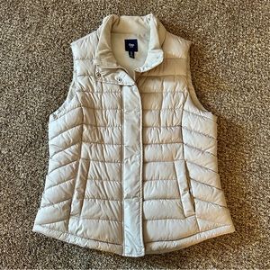 Gap Women’s Tan Puffer Vest Size M
